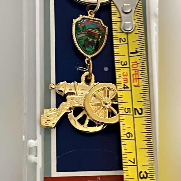 NWOT souvenir keychain in a plastic case.  Pennsylvania and a gold tone cannon. - Picture 8 of 9